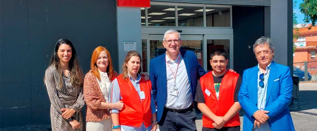 Dia, Fundación Soliss y Grupo CECAP visitan a los participantes que realizan la capacitación laboral, dentro de la línea FUTUREMPLEO